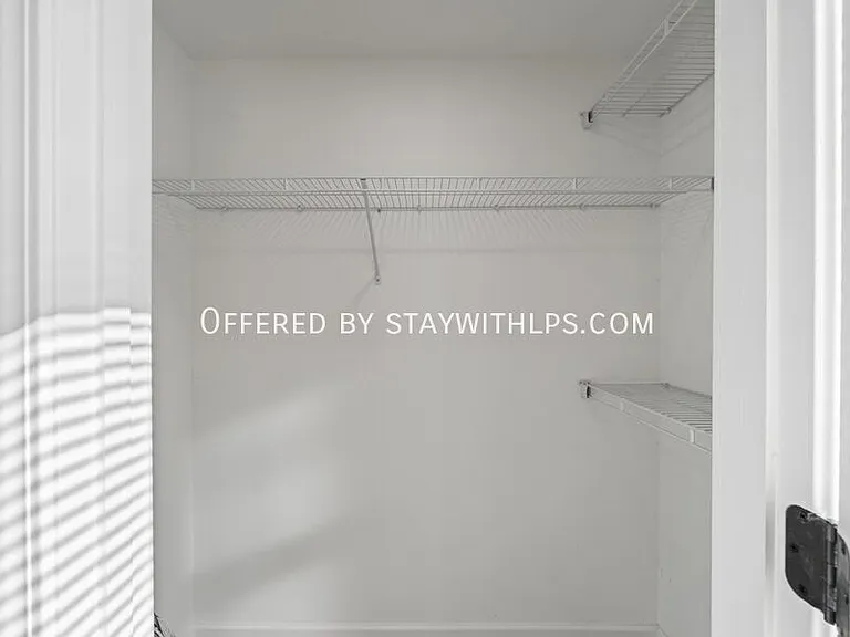 1571 Court Ave #102 — Photo 19