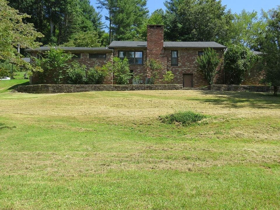 1st image of 842 Ivy Hl