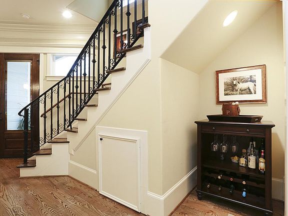 5th image of 821 W 17th St Unit B