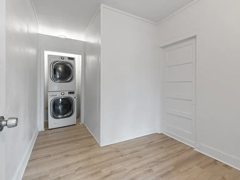 Laundry/bonus room