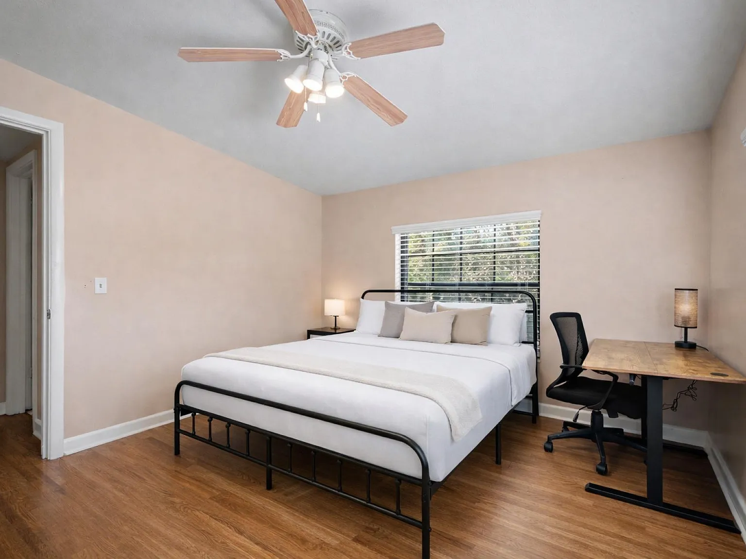 4 bed, 2.5 bath, 1831 sqft, $819 — Photo 2