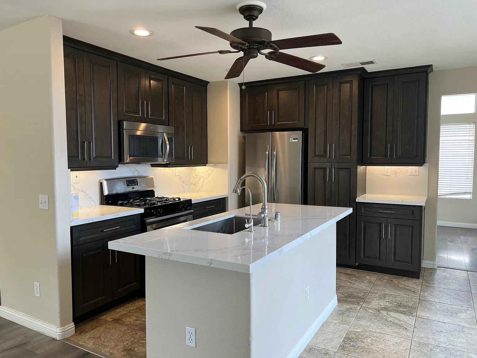 3 bed, 2.5 bath, 1673 sqft, $3,300 — Photo 3