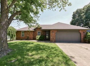 602 E Baldknobber St, Nixa, MO 65714