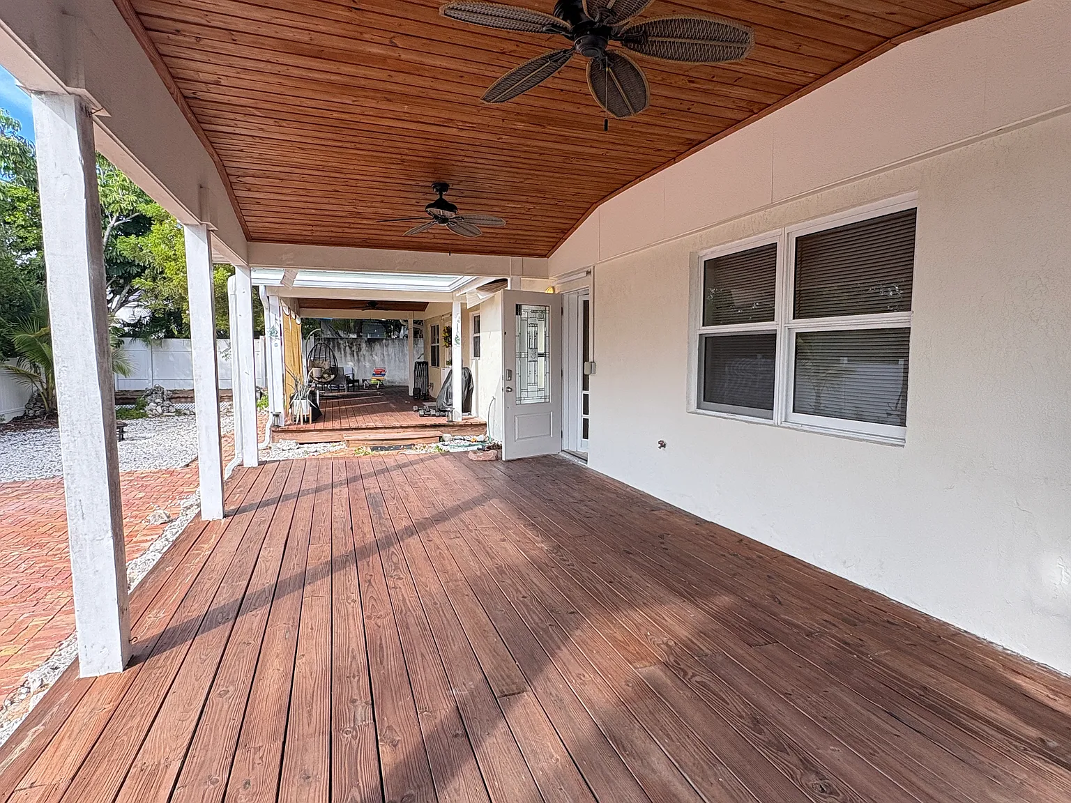 2 bed, 800 sqft, $3,600 — Photo 2