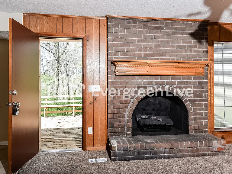 1420 Mohican Dr — Photo 3
