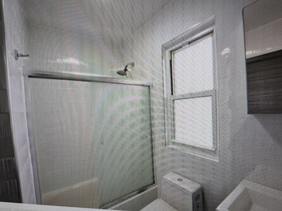 2nd image of 915 E 12th St Floor 2