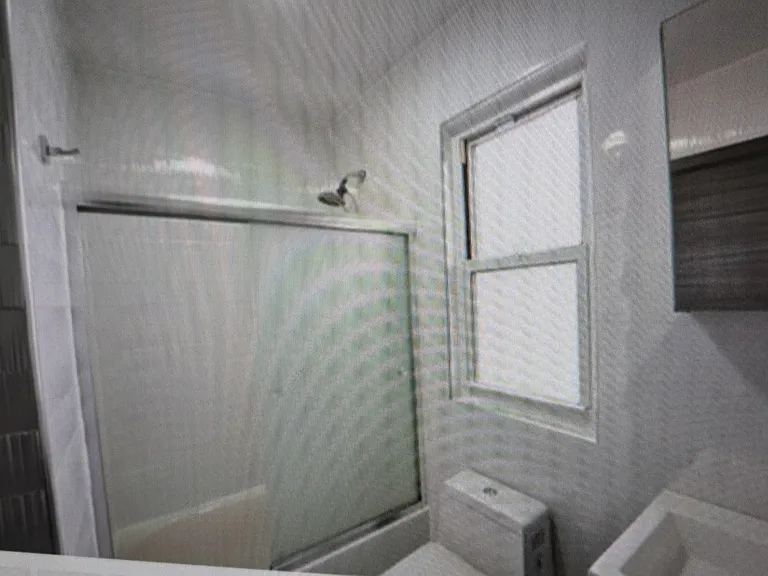 915 E 12th St #2 — Photo 2