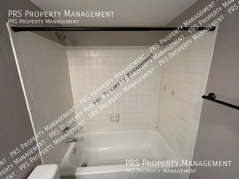 2207 W Monroe St — Photo 30