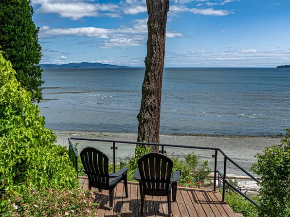 5267 Parker Ave, Saanich, BC V8Y 2N1
