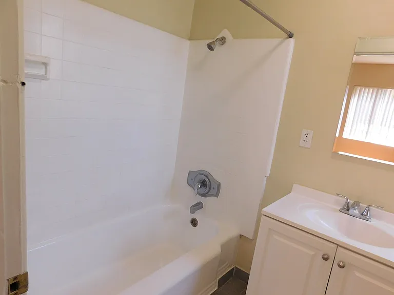 1250 E Villa St — Photo 12