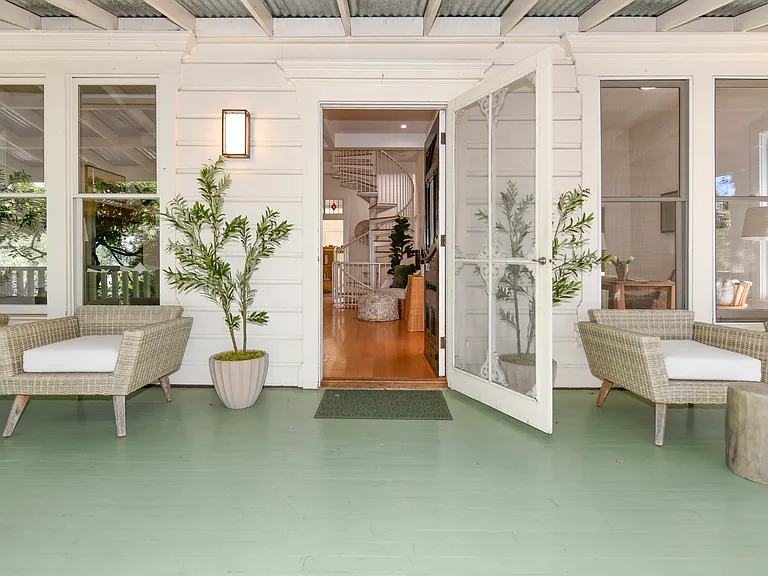1533 Allyn Ave — Photo 4