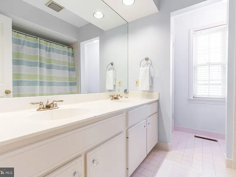 101 Woods Ln — Photo 30