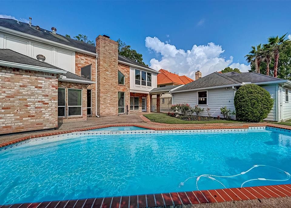 1st image of 15407 Walkwood Dr