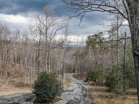 5th image of 642 Paddys Run Rd