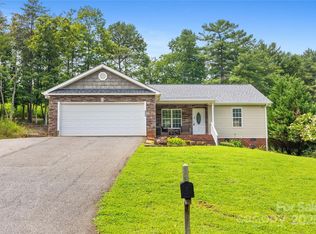 2066 Lake Acres Dr, Hickory, NC 28601