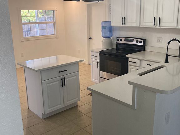 3rd image of 281 Treasure Rd