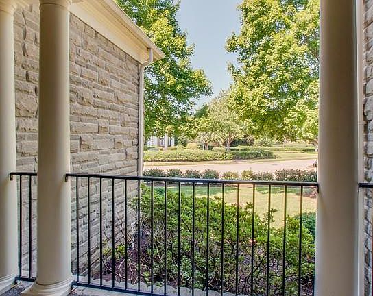 3rd image of 233 Waterbury Cir
