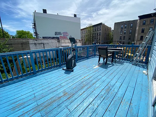 Rented by Capri Jet Realty Corp | media 10