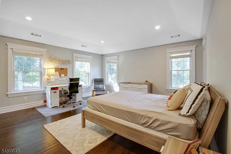 6 bed, 6.5 bath, 5525 sqft, $12,500 — Photo 3