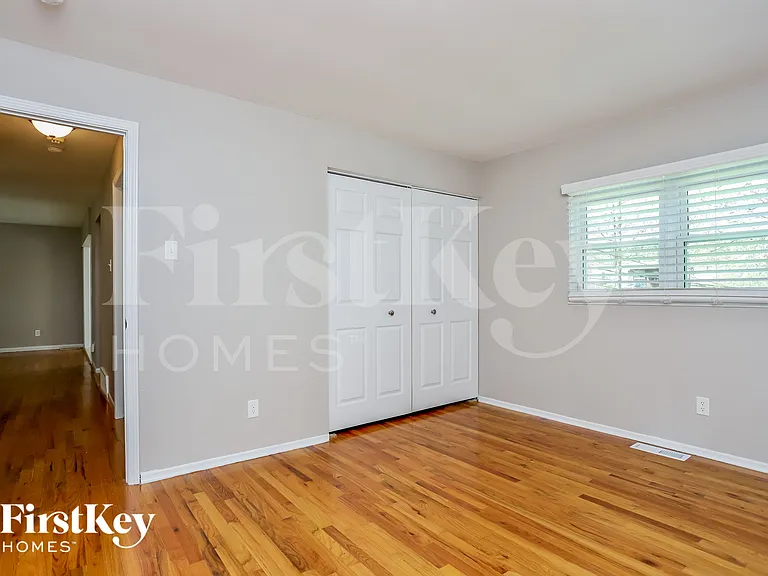 1331 Glenstone Dr — Photo 12
