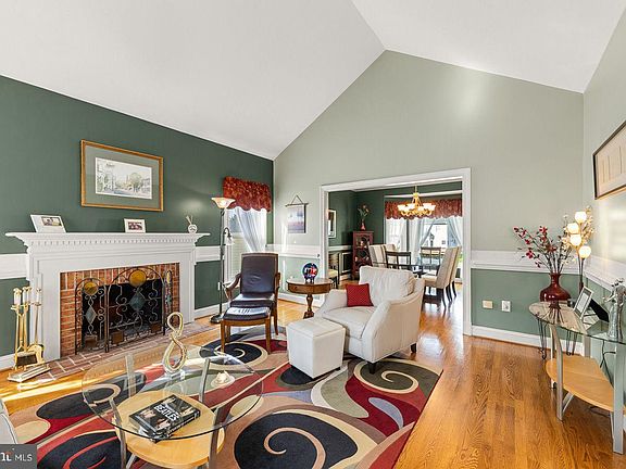5th image of 295 Huntersridge Rd