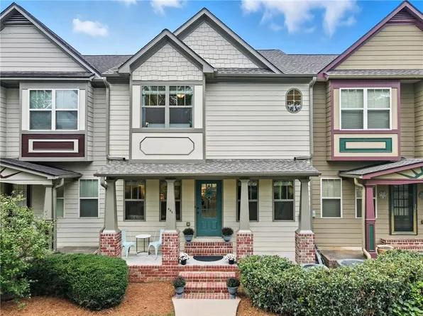 405 Royal Crescent Ln E, Canton, GA 30115