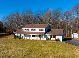 5085 Pine View Dr, Glen Rock, PA 17327