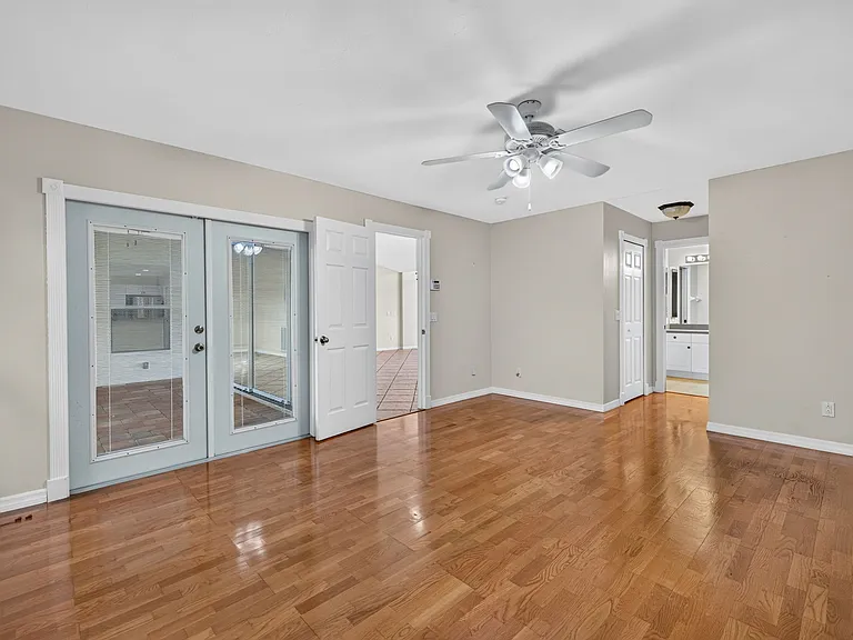 1632 SW 43rd Ter — Photo 3