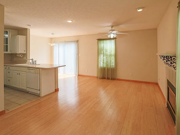 2623 E Oaklawn Ct — Photo 4
