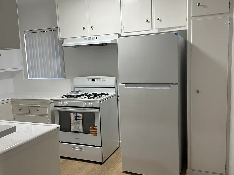 8016 Owensmouth Ave #10 — Photo 4