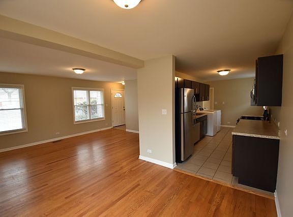 3rd image of 572 S Lewis Ave
