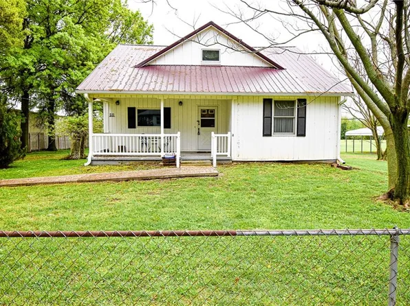 511 E 1st St, Adrian, MO 64720