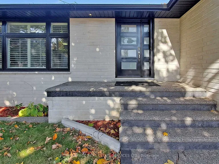 4 McMaster Ave — Photo 5