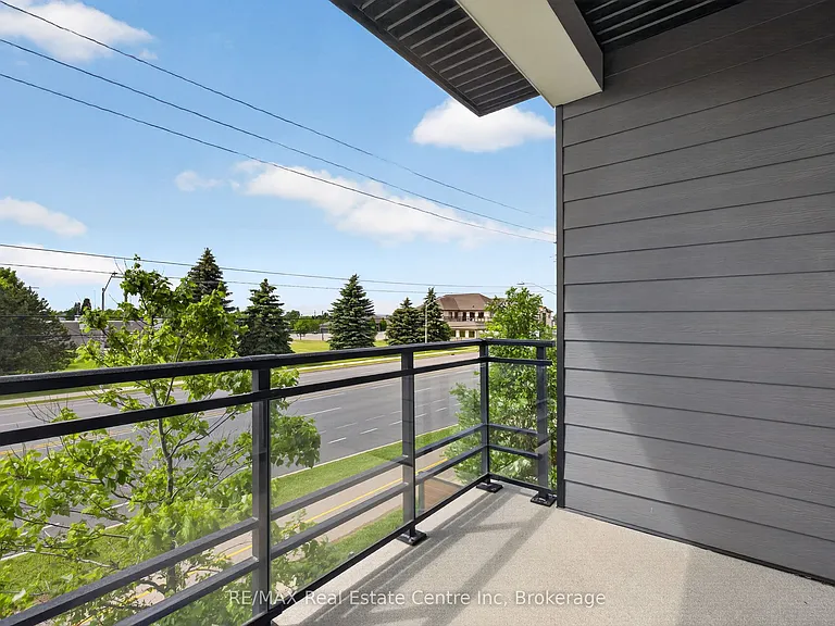 251 Northfield Dr E — Photo 18