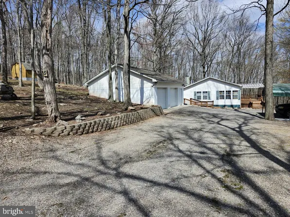 566 Wild Apple Ln, Paw Paw, WV 25434