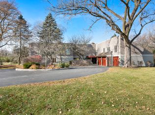 1574 E Course Dr, Riverwoods, IL 60015