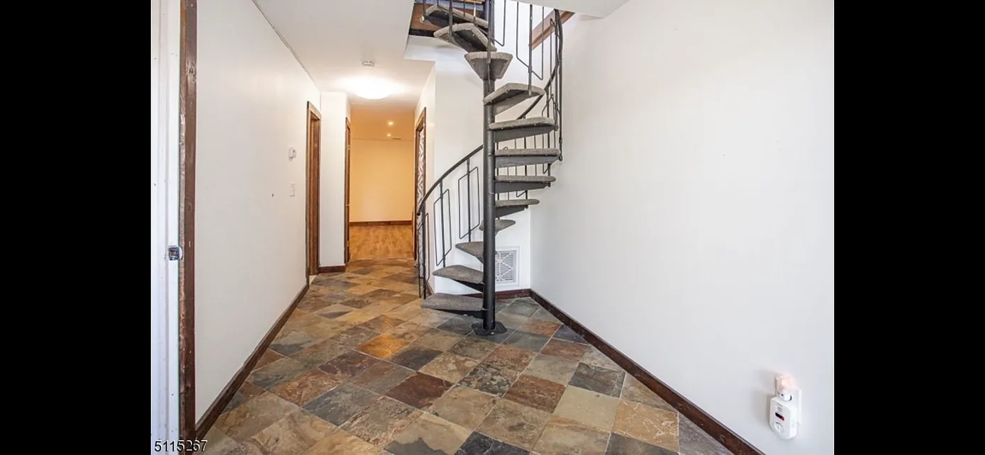 2 bed, 1368 sqft, $2,300 — Photo 4