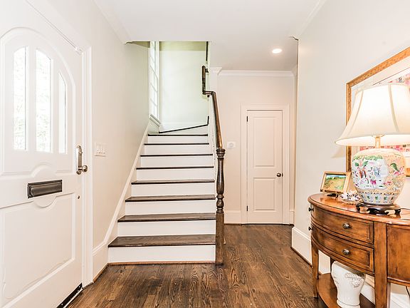 3rd image of 2509 Hampton Ave