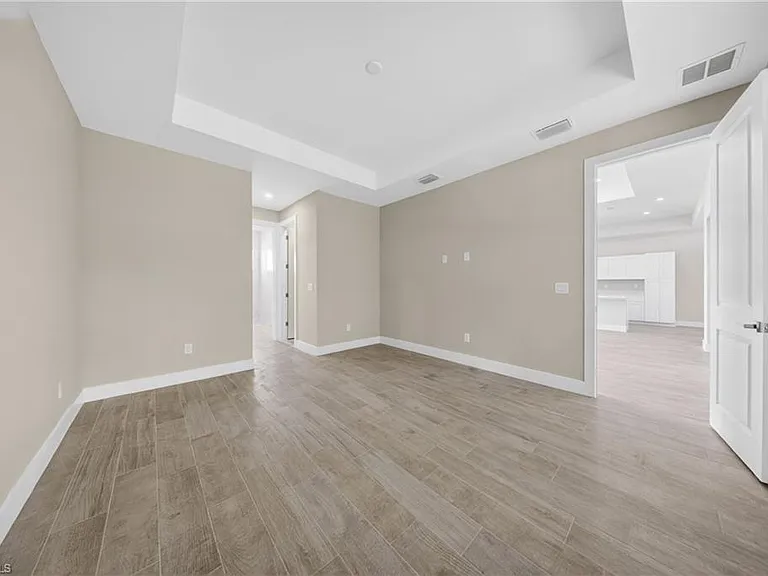 821 Moore Ave — Photo 18