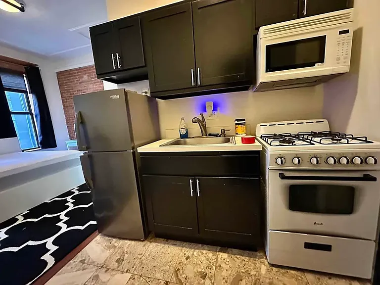 69 W 71st St #3L — Photo 4