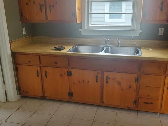 5th image of 6808 Kensington Ave