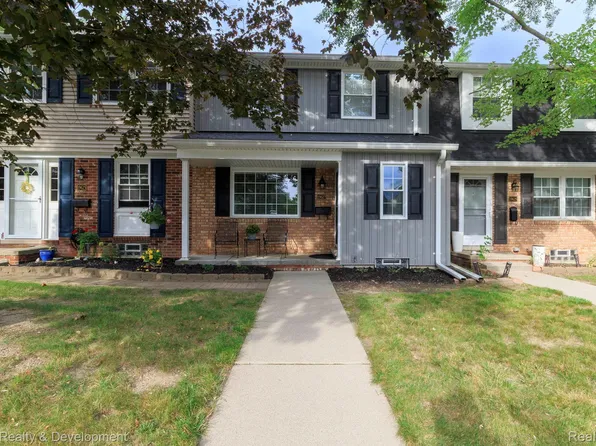19627 Neptune Ct, Northville, MI 48167