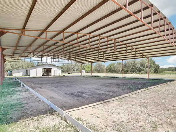 519 N Brasstown Dr, Blanco, TX 78606
