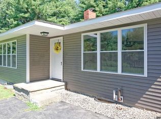 38 Hewitt Dr, Troy, NY 12180