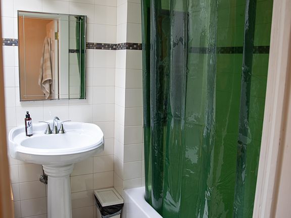 4th image of 400 Lafayette Ave #3