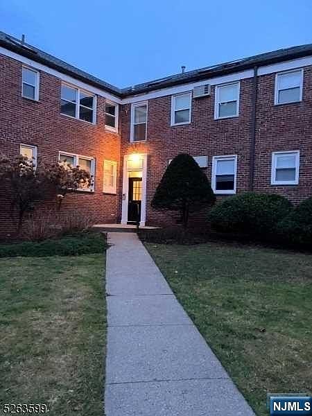 1st image of 349 Bloomfield Ave #124