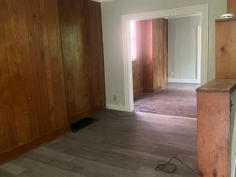 224 Mathews Ave — Photo 9