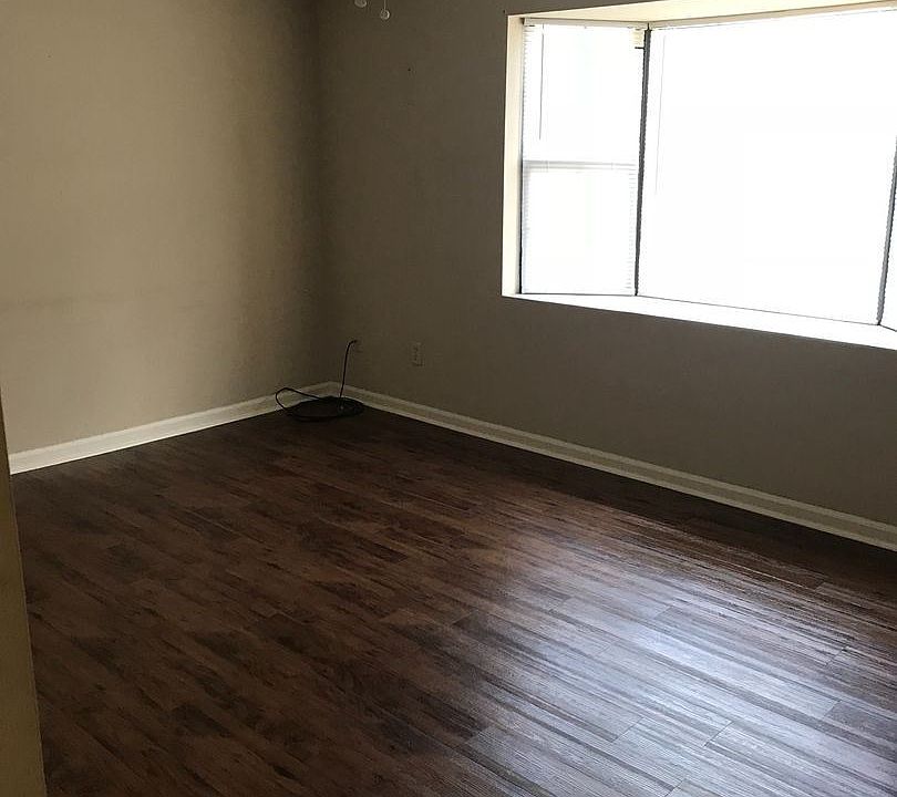 1st image of 122 Kitty Hawk Sq
