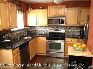 44 Tone Ln, Staten Island, NY 10305