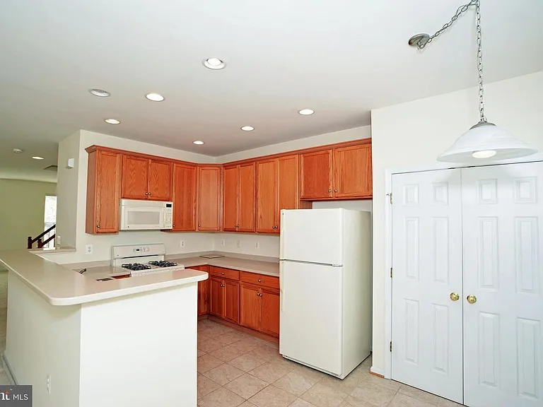 2303 Huntington Station Ct — Photo 9